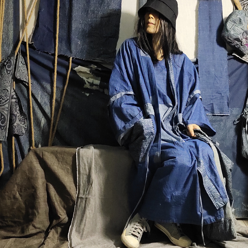 Denim dugi vanjski plašt slobodnog kroja, Batwing rukavima, bez ovratnika, produžena duljina iznad 100 cm