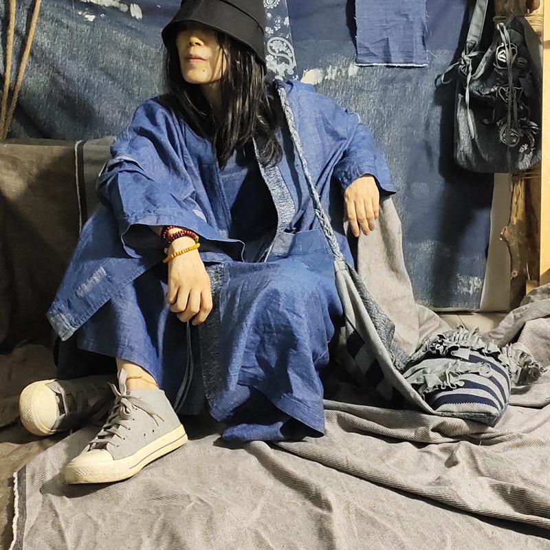 Denim dugi vanjski plašt slobodnog kroja, Batwing rukavima, bez ovratnika, produžena duljina iznad 100 cm