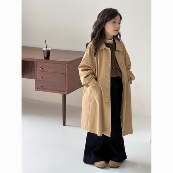 Meitenēm paredzēts trench coat, britu stilā garš mētelis, 3/4 piedurknes, kvadrātveida apkakle, poliestera audums 30–50%