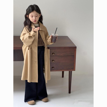 Meitenēm paredzēts trench coat, britu stilā garš mētelis, 3/4 piedurknes, kvadrātveida apkakle, poliestera audums 30–50%