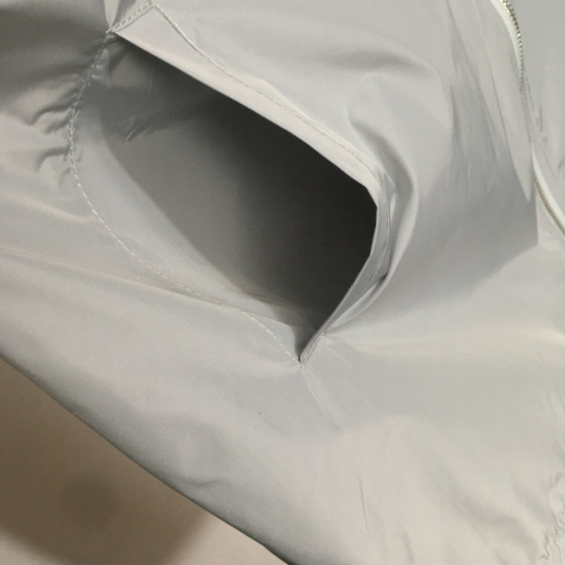 Ženska lagana windbreaker jakna s izvezenim logotipom na prsima, podesiva struk, dugi rukavi, zip, polo ovratnik, pamuk-poliester mješavina, casual stil, proljeće-ljeto 2025