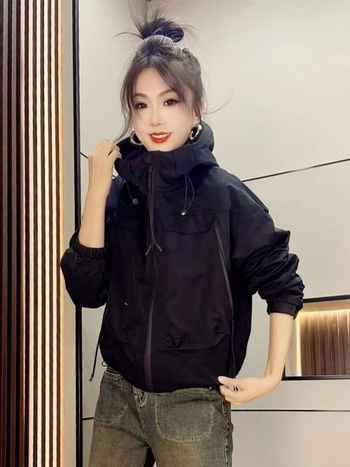 Ženski kaput s kapuljačom, korejskog stila, lagani najlon s poliester smjesom 30-50%, prednji zip, dugi rukavi, duljina 50-65 cm, jesen 2024