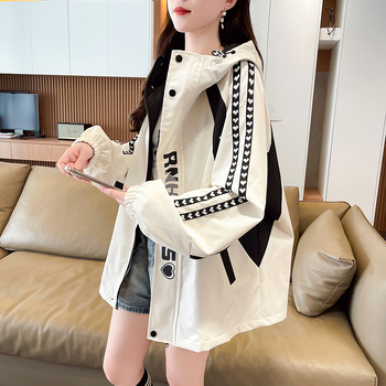 Ženska jakna s kapuljom, opuštenog kroja, Raglan rukavima, dizajn color-block, mješavina tkanina, korejski gradski stil, proljeće 2025