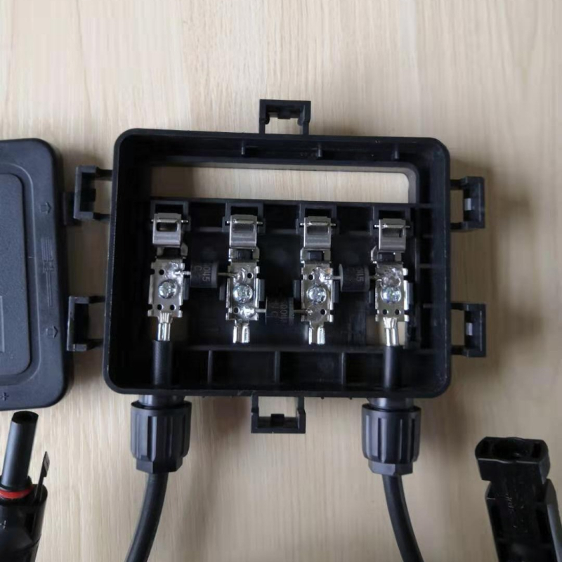 Fotovoltaikus csatlakozó doboz napelem modulokhoz