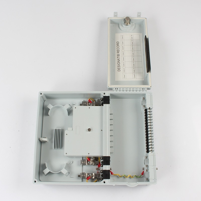 16-jadrová optická spojovacia skrinka, vodotesná IP56, telekomunikačná trieda, 3 vstupy 16 výstupov