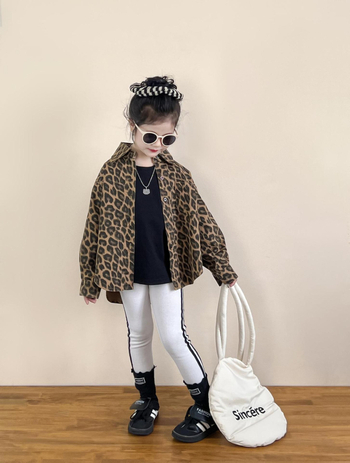 Set pre dievčatá: dlhé rukávy košieľovo-jacket s leopardím vzorom a biele legíny s tkaným pásom, kórejský styl, jar a jeseň, jesenné vydanie 2025