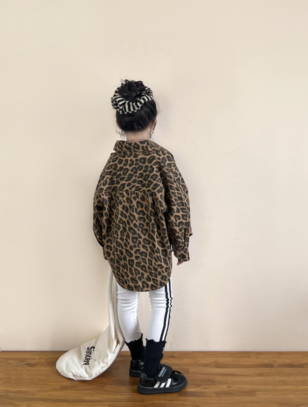 Set pre dievčatá: dlhé rukávy košieľovo-jacket s leopardím vzorom a biele legíny s tkaným pásom, kórejský styl, jar a jeseň, jesenné vydanie 2025