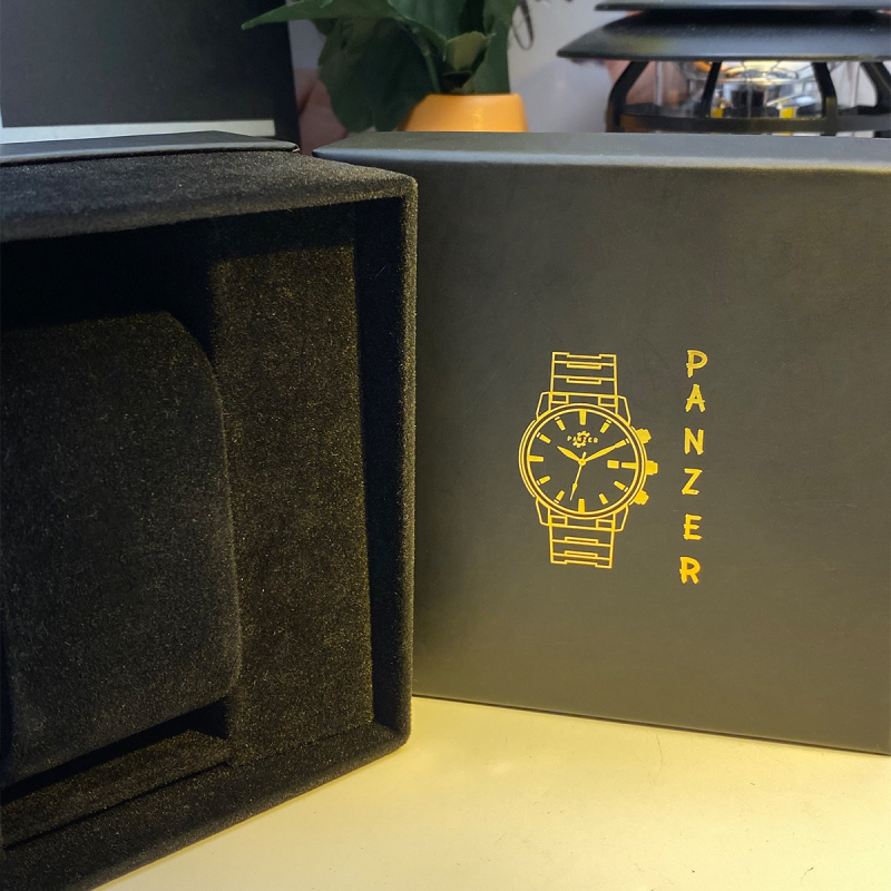 Cutie cadou pentru ceas Tank, cutie pătrată originală, 30 buc., imprimare siglă indisponibilă, primăvara 2024