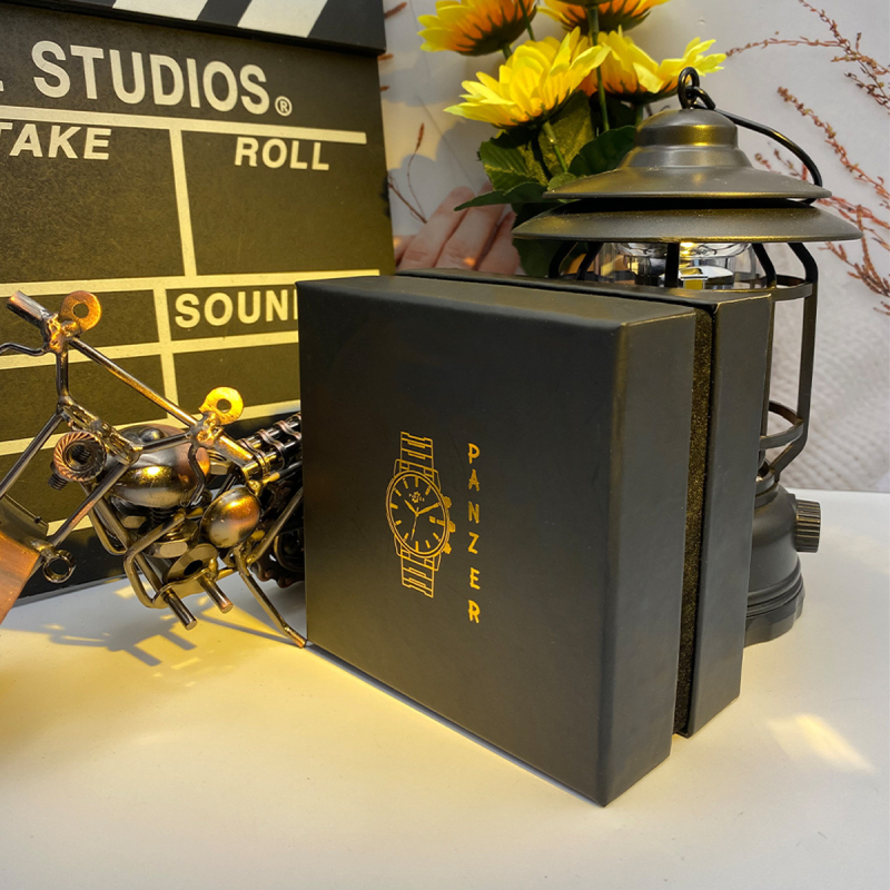 Cutie cadou pentru ceas Tank, cutie pătrată originală, 30 buc., imprimare siglă indisponibilă, primăvara 2024