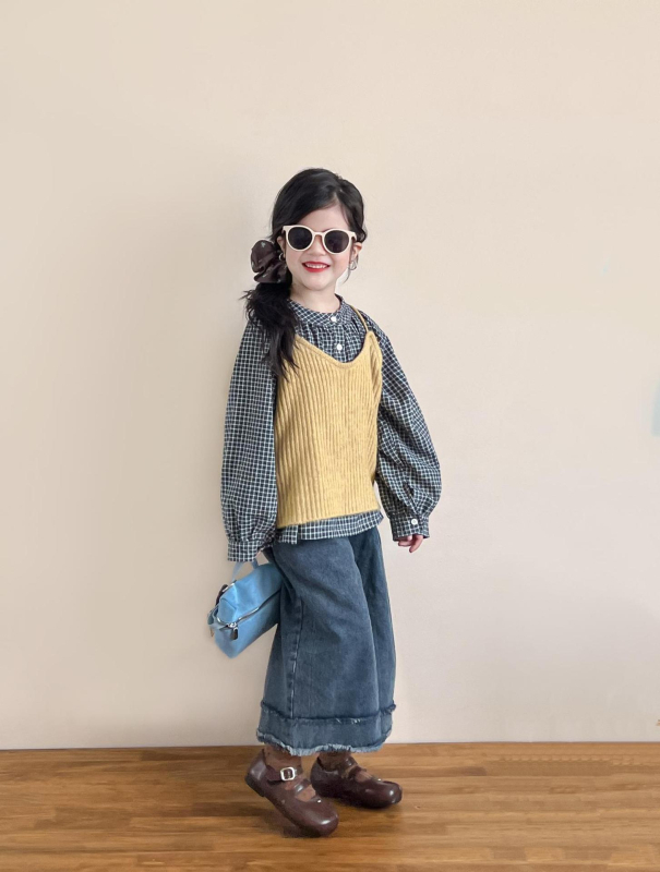 Dievčenský jesenný set v kórejskom štýle: košeľa s lampášovými rukávmi, pletený top typu trubica a voľné džínové široké nohavice