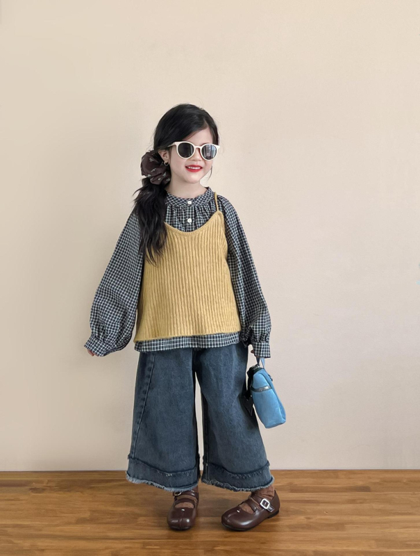 Dievčenský jesenný set v kórejskom štýle: košeľa s lampášovými rukávmi, pletený top typu trubica a voľné džínové široké nohavice