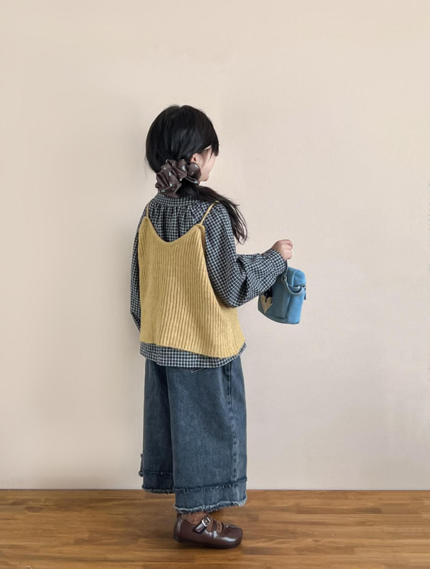 Dievčenský jesenný set v kórejskom štýle: košeľa s lampášovými rukávmi, pletený top typu trubica a voľné džínové široké nohavice