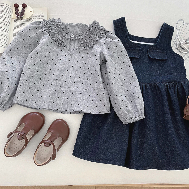 Dječji dvodijelni set u korejskom stilu: košulica s dugim rukavima s točkicama i denim pinafore haljina, glavni materijal 70% pamuk, za uzrast 3–8 godina.