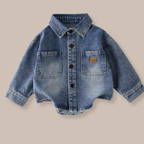 Gyerekeknek készült fiúknak hosszú ujjú felső, szabadidős stílusban, egyszínű, poliészter anyag, 3–8 éveseknek, tavasz–ősz.