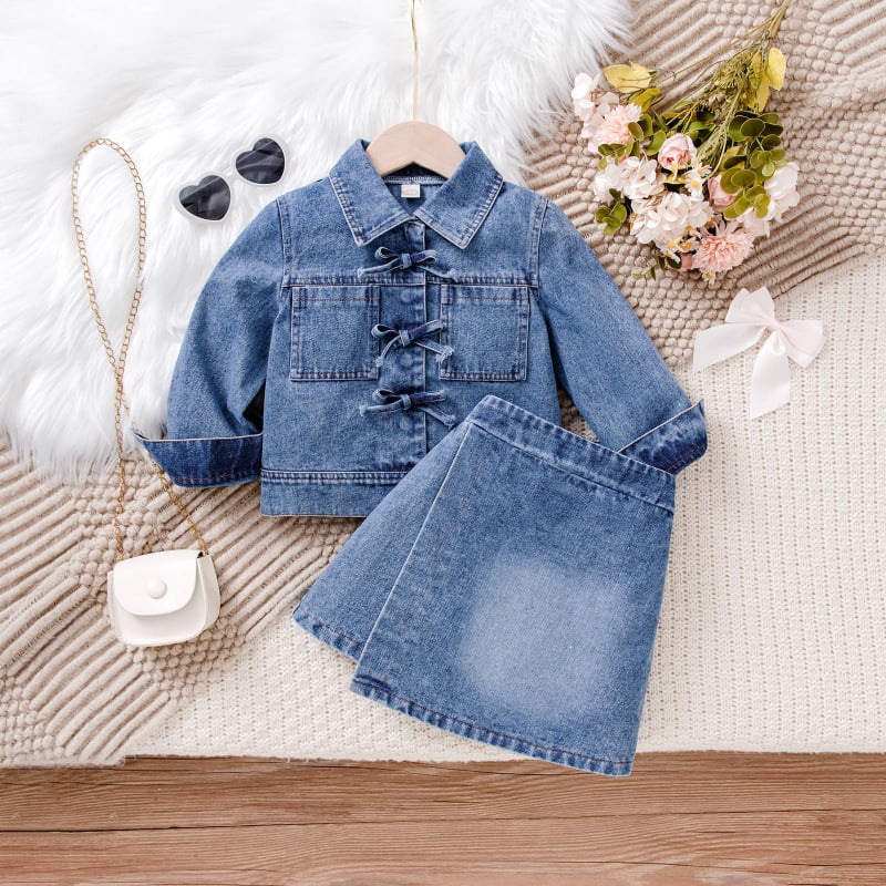 Dječji denim set: košulja s mašnicom i gumbima te denim suknja, jesenski stil