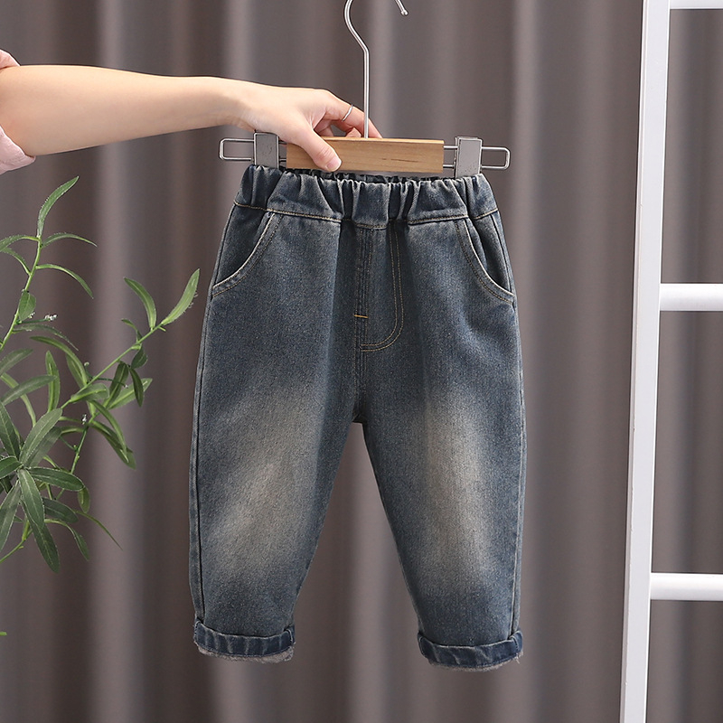 Dječje casual traperice s elastičnim pojasom, srednjeg struka, brushed pamuk 95%, unisex, za uzrast 3–8 godina.