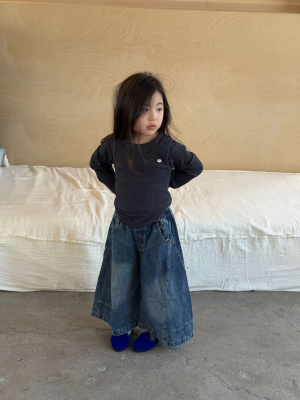 Dječje denim hlače širokih nogavica, korejskog stila (Denim; 90% pamuk, 10% poliester; srednji pojas s elastičnim pojasom; uzrast 3–8 godina; jesen)
