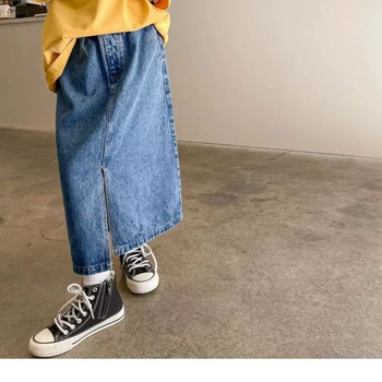 Kislányoknak szóló denim szoknya, egyszínű, pamut tartalom 91–95%, bélés pamut 81–90%, 8 évesnél idősebbeknek, 2024 tavasz