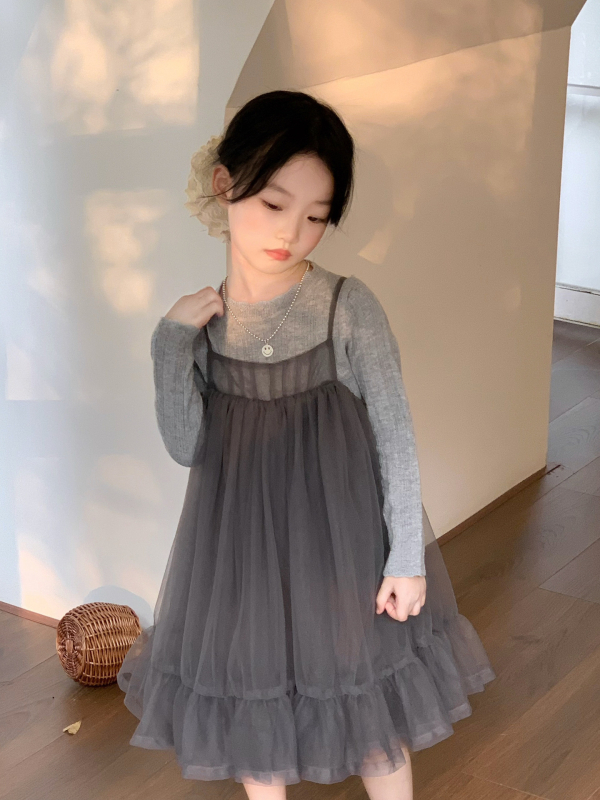 Korejskog stila dječji trodijelni kostim: pamuk 70%, dugi rukav, suknja od gaze s naramenicama, hlače; jedne boje uzorak; uzrast 3–8 godina