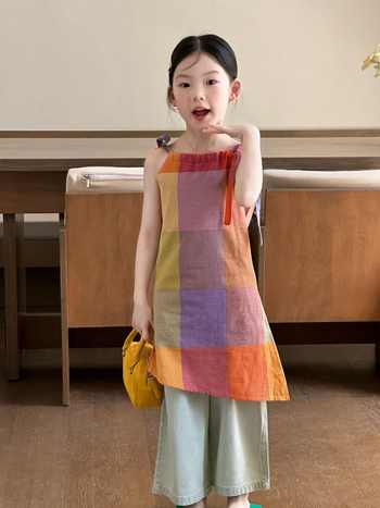 Lányoknak tervezett kockás vállpántos ruha koreai stílusban, pamut anyag (fő anyag 70–80% pamut), A‑vonalú szoknya, 3–8 éveseknek (100–140 cm), Nyár 2025