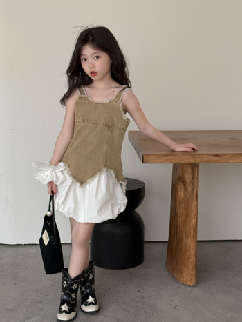 Két részes nyári ruhaszett lányoknak: ujjatlan felső és egyszínű szoknya, 3–8 éveseknek, poliészter 80–90%