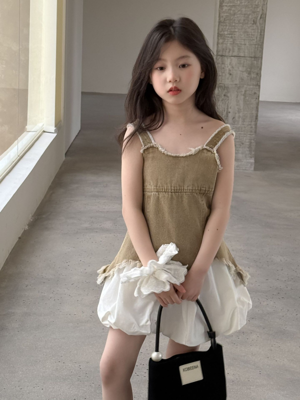 Két részes nyári ruhaszett lányoknak: ujjatlan felső és egyszínű szoknya, 3–8 éveseknek, poliészter 80–90%