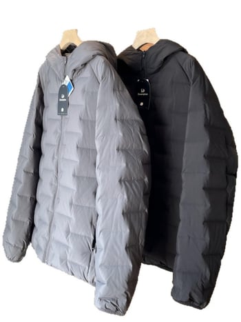 Geacă de puf cu umplutură din puf de gâscă alb, 100% conținut de puf, impermeabilă, cu glugă și guler înalt, potrivită pentru frig ușor (-5°C până la 0°C)