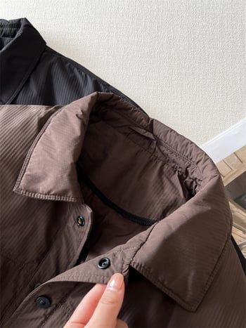 Jachetă de iarnă pentru bărbați, cu puf de rață alb, umplutură 86–90%, potrivită pentru frig ușor (-5°C până la 0°C), închidere cu nasturi pe un singur rând, țesătură poliester