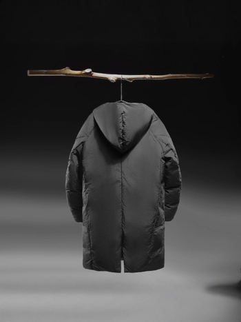 Дизайнерска колекция мъжко пухено яке с дълъг силует, качулка, пълнеж от бял гъши пух, пухкавост 600, топло