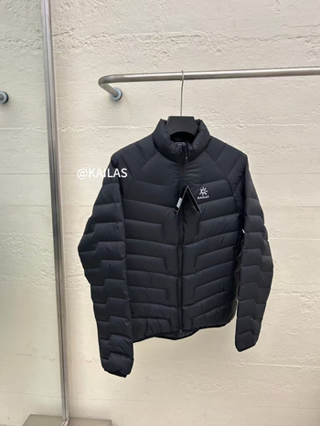 Пухено ски яке унисекс: ветроустойчиво, обратимо; 81–85% пух, 190 g пълнеж, външен материал Nylon, подплата Nylon, стоящо яке, цип, без качулка, дължина 50–65 cm, зима, за възрастни, свободен крой