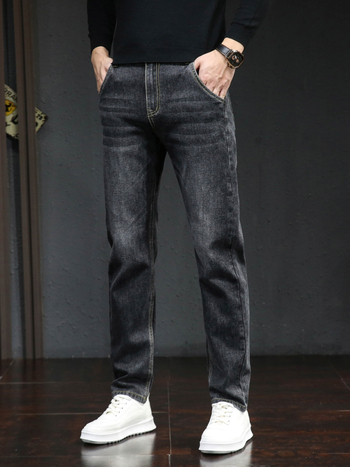 Muške zimske traperice s flis podstavom, opuštenog ravnog kroja, srednji pojas, zip zatvarač, pamuk-denim (73% pamuk, 25,8% poliester, 1,2% elastan)