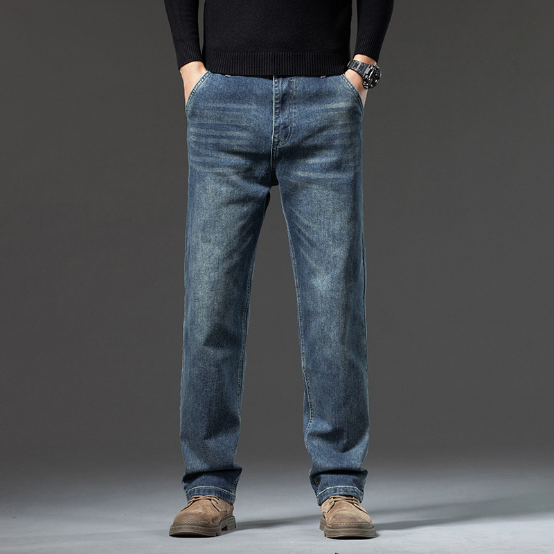 Muške farmerice s ravnim krojem, srednje visoki struk, zip zatvarač, mikroelastičnost, pamuk denim (74% pamuka)