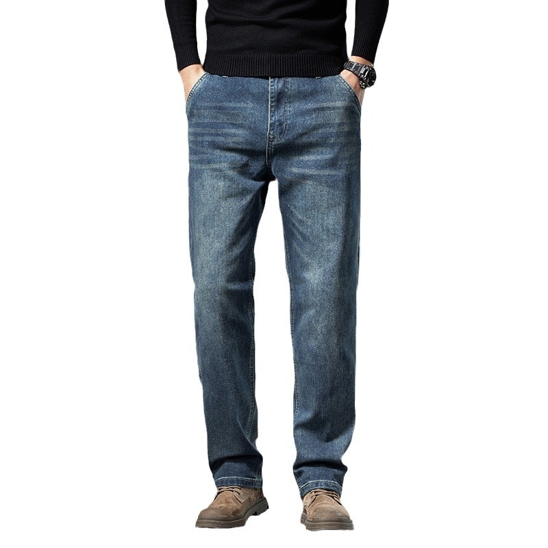 Muške farmerice s ravnim krojem, srednje visoki struk, zip zatvarač, mikroelastičnost, pamuk denim (74% pamuka)