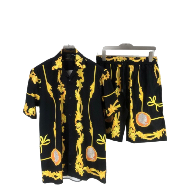 Digitális nyomtatású csíkos rövid ujjú ing, laza szabású, 80% poliészter anyag.