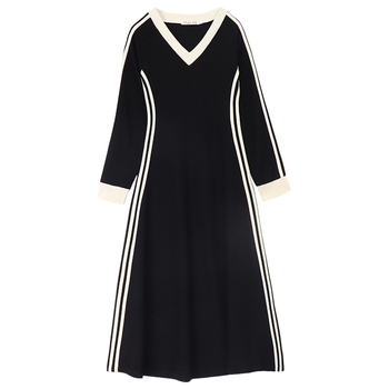 Раирана рокля тип тениска с V-образно деколте и дълъг ръкав, А-линия, висока талия, полиестерна тъкан