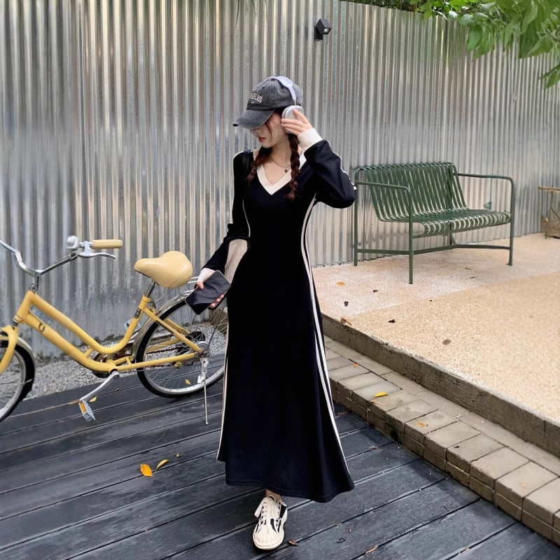 Раирана рокля тип тениска с V-образно деколте и дълъг ръкав, А-линия, висока талия, полиестерна тъкан