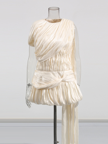 Дамска рокля без ръкави с висока талия и детайли водни вълни, плат 70–80% полиестер и до 30% памук, кръгло деколте, средна дължина, елегантен стил