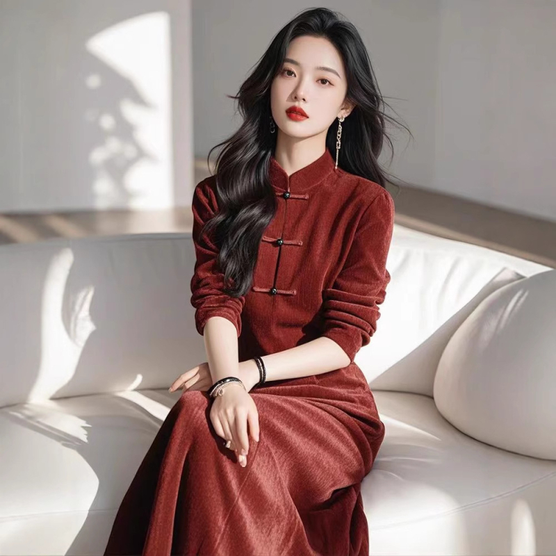 Haljina od poliestera sa stojećim ovratnikom, dugim rukavima, A-kroj, srednja duljina, visokim strukom