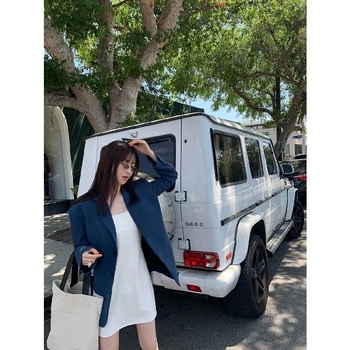 rochie fără mâneci, cu bretele, talie accentuată, croială A-line, lungime midi, din bumbac-lin