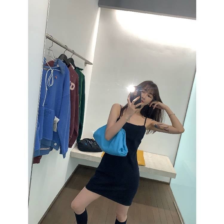 rochie fără mâneci, cu bretele, talie accentuată, croială A-line, lungime midi, din bumbac-lin