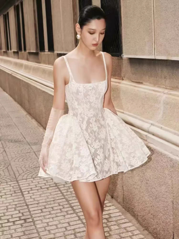 Рокля с презрамки във френски стил, ембосиран дизайн, пухкава пола, средна талия, летен сезон 2025