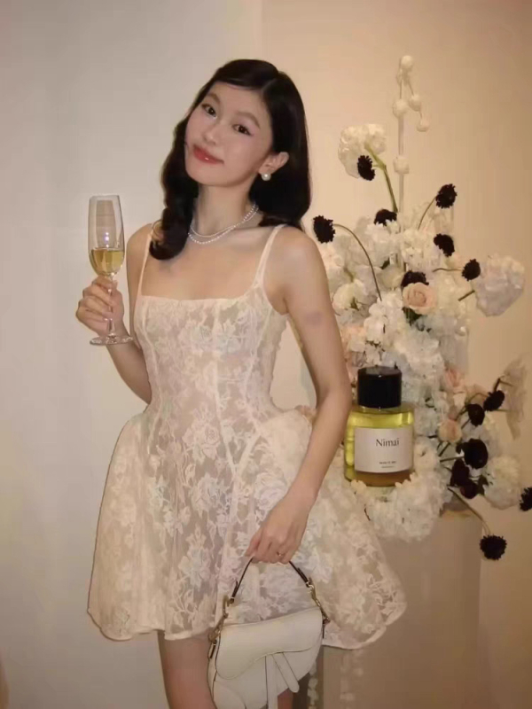 Рокля с презрамки във френски стил, ембосиран дизайн, пухкава пола, средна талия, летен сезон 2025