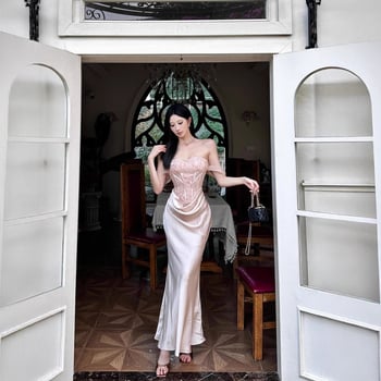 Рокля с презрамки в стил рибешка опашка, висока талия, дълга пола, ацетат сатен, жакардова изработка и копчета