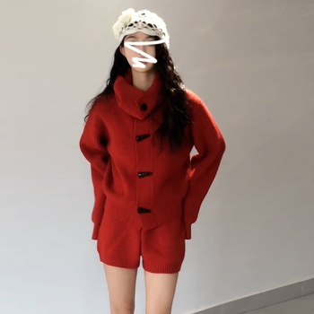 Плетен комплект от пуловер и къса пола, висока яка, дълги ръкави, полиестер, пролет 2025