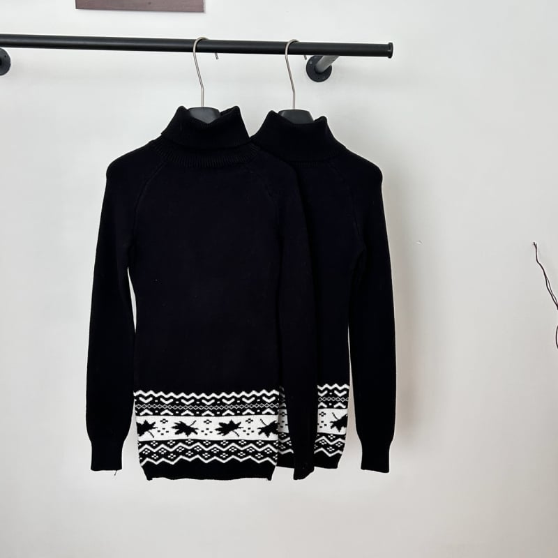 А-образна плетена рокля с 3D жаккардов модел, висока яка, дълги ръкави