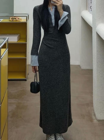 Дълга плетена рокля с висока талия, А-линия силует, кръгло деколте, пуловер стил и панелен дизайн