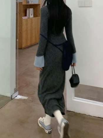 Дълга плетена рокля с висока талия, А-линия силует, кръгло деколте, пуловер стил и панелен дизайн