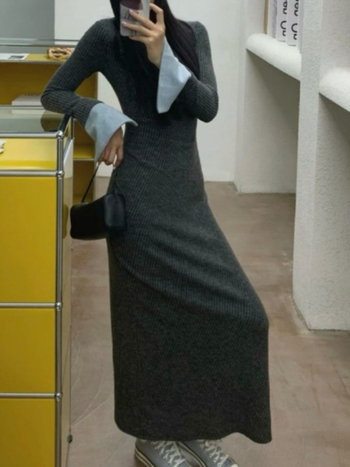 Дълга плетена рокля с висока талия, А-линия силует, кръгло деколте, пуловер стил и панелен дизайн