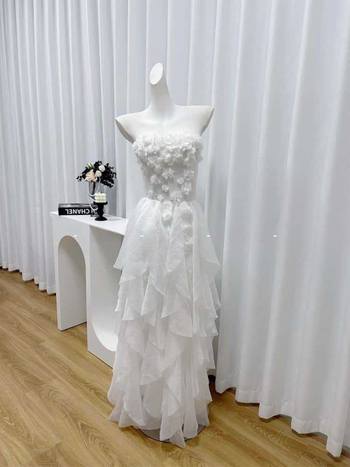 Полиестерна рокля без ръкави, принцес стил, висока талия и дълга пола, яка с една линия