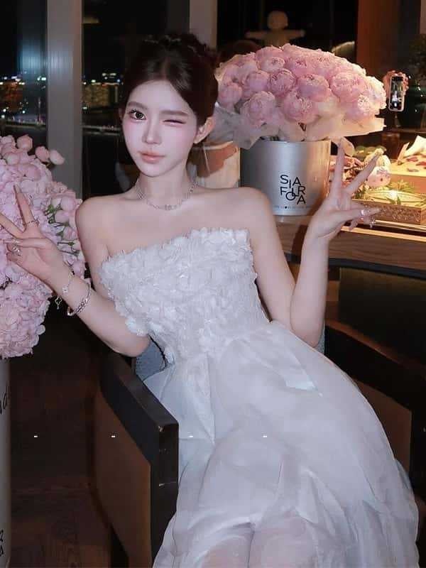 Полиестерна рокля без ръкави, принцес стил, висока талия и дълга пола, яка с една линия